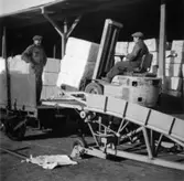 Lossning, massa.
Två okända män.