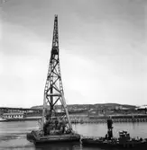 PM 3 Yankeecylindern transporteras till Papyrus fabriksområde via sjön.