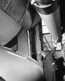 En man arbetar vid PM 3 Yankeecylindern i Papyrus fabriker, okt. 1951.
William Tibell.