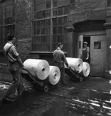 Säkerhetstjänst, transport rullar.
En man med på bilden.