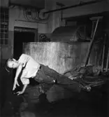 Säkerhetstjänst, halkning.
En man med på bilden.