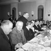 Göteborgs boktryckareförening på Grand Hotel, nov. 1950.
En grupp okända män.