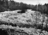 Gamla älvfåran vid Ätrafors den 16 april 1951. Fotot är taget från gamla förrådet PÄ 72.