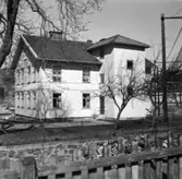 Bostadshus på Korndal 4 i Kvarnbyn, Mölndal.
Hyresgäster 1942:
Verkm. Blank, Salsmästare O. Svensson, Maskinmästare H. Jakobsson, Vaktmästare K. V. Edbäck
Hyresgäster 1950:
Maskinmästare H. Jakobsson, Chaufför Nilsson, Vaktämstare Hjalmar Ljungkvist, vaktmästare Ture Höglund