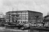 Rosendahls Fabrikers AB:s kontors- och lagerbyggnad i Göteborg. Tonlitografi ur Pabst, Gustaf: 