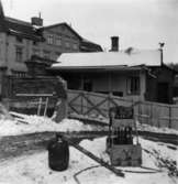 Byggnad N:o 6, tillbyggnad 1954. Övre porten.