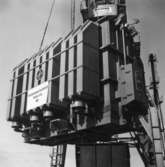 Transport av transformator 50 kW, Omlastning i Göteborgs hamn 17/6-1955.