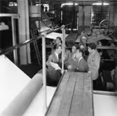 Reportage från pressvisningen den 29/8 1955.
Visning av KM2, kamrer Einar Harald.