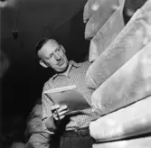 Reportage från pressvisningen den 29/8 1955.
Anders Eliasson.