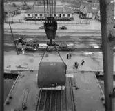 PM 2 N Yankeecylinder, transport.
En grupp okända män.