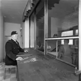 Rulltrappor.
?, Personalchef Håkan Törnquist.