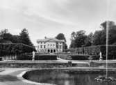 Gunnebo slott.
Sringbrunnen skänktes av pumpindustrin