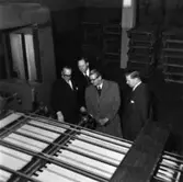 Besök av leverantörer till PM 2 N.
Från vänster: överingenjör William Tibell, disponent Hans Hulthén, gäst från KMW, ingenjör Holger Sillén.