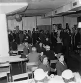 Fabriksvisning för anställdas anhöriga den 28/5 1957.