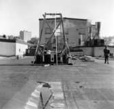 PM 11 ombyggnad på Papyrus, april - maj 1959.
En man är med på bilden.