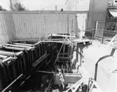 Vattenränna uppströms Forsebron.
Foto: Stig Sjöstedt Reklamfoto, Vadmansgatan 4, Göteborg.
t h Rasmussons skoaffär ( i bankhuset)