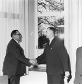 Förslagspristävlan 1964. Prisutdelning.
Disponent Hans Hulthén, H. Kristoffersson.