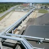 Exteriörbild från Papyrus Nymölla AB. Ledning från massabruket.
