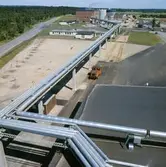 Exteriörbild från Papyrus Nymölla AB. Ledning från massabruket.