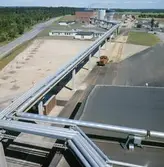 Exteriörbild från Papyrus Nymölla AB. Ledning från massabruket.