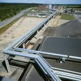 Exteriörbild från Papyrus Nymölla AB. Ledning från massabruket.