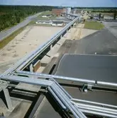 Exteriörbild från Papyrus Nymölla AB. Ledning från massabruket.