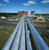 Exteriörbild från Papyrus Nymölla AB. Ledning från massabruket.