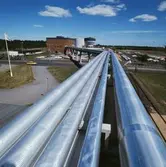 Exteriörbild från Papyrus Nymölla AB. Ledning från massabruket.