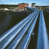 Exteriörbild från Papyrus Nymölla AB. Ledning från massabruket.