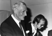 Utdelning av minnesgåvor 1980.
Teknisk direktör Marcus Wallenberg, Börje Eriksson.
