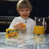 Juiceförpackning. Fotografi för Papyrus årsberättelse 1981.
Foto: Sten Granath, Wezäta.