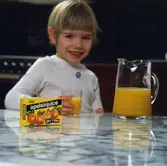 Juiceförpackning. Fotografi för Papyrus årsberättelse 1981.
Foto: Sten Granath, Wezäta.