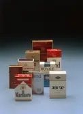 Cigarettpaket, årsberättelse 1982.