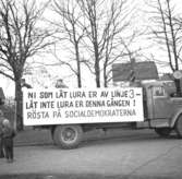 Lastbil med valpropaganda för Socialdemokraterna i Huskvarna.