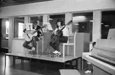Vårkonsert på Ekenskolan i Kållered, år 1983.

För mer information om bilden se under tilläggsinformation.