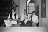 Helgmålsbön med musik i Kållereds kyrka, år 1983. Familjen Eva, Bertil, Karolina och Josefina Karlsson musicerar i Kållereds kyrka.

För mer information om bilden se under tilläggsinformation.