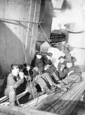 Fylgias resor 1920-21
Ett gäng sittade ombord på Fylgia