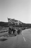 Nationaldagsfirande i Kållered, år 1983. Festtåg på Labackavägen.

För mer information om bilden se under tilläggsinformation.