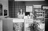 Turistbyrå i Esso Motorhotells byggnad vid Åbro industriområde i Mölndal, år 1983.

Fotografi taget av Harry Moum, HUM, Mölndals-Posten, vecka 28, år 1983.