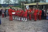 ABF:s musikkår spelar vid Rumlaborg i Huskvarna (Kavlaplan) i samband med att Lions har loppmarknad och försäljning.