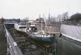 S/S Mariefred och en fiskekutter i torrdocka. Beckholmen, Stockholm