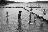Simskoleundervisning vid Talluddens badplats, Västra Ingsjön i Lindome, år 1983. 