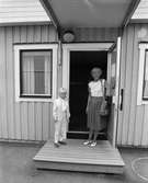 Evas första skoldag. Troligen i Kållered, år 1983.

Fotografi taget av Harry Moum, HUM, Mölndals-Posten, vecka 34, år 1983.