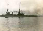 Brittiska örlogsfartyg. Vid Gibraltars redd. Den brittiska slagkryssaren HMS Inflexible, byggd 1908.
.
