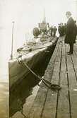 Ubåten HVALEN vid kaj på Skeppsholmen efter resan hem från Italien.