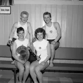 Gymnastiktävling i Huskvarna idrottshus. På bilden ser vi Ulla Hestner och Ulla Lindström.