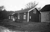 Hembygdsgården i Långåker, Kållered, år 1983.

Fotografi taget av Harry Moum, HUM, Mölndals-Posten, vecka 41, år 1983.