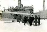 Åland 1917-18 Tyskt flygplan har landat på isen.