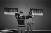 Lindome Bågskytteklubb anordnar poängpromenaden Gåsajakten i Lindome, år 1983. Bågskytte.

Fotografi taget av Harry Moum, HUM, Mölndals-Posten, vecka 46, år 1983.