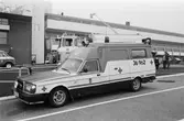 Utryckning med brandbil och ambulans till Åby travbana i Mölndal, år 1983.

Fotografi taget av Harry Moum, HUM, Mölndals-Posten, vecka 46, år 1983.